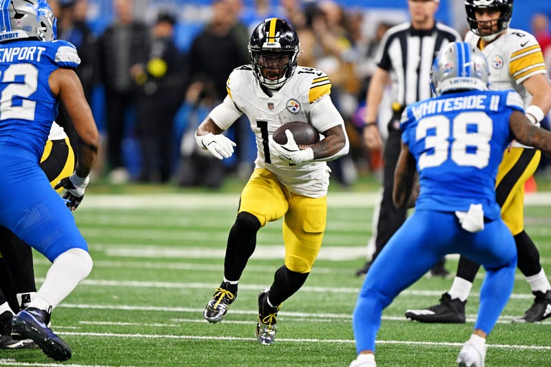 Kenneth Gainwell running