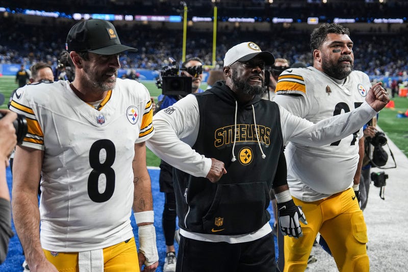 Mike Tomlin Aaron Rodgers Cam Heyward walking off field in Detroit