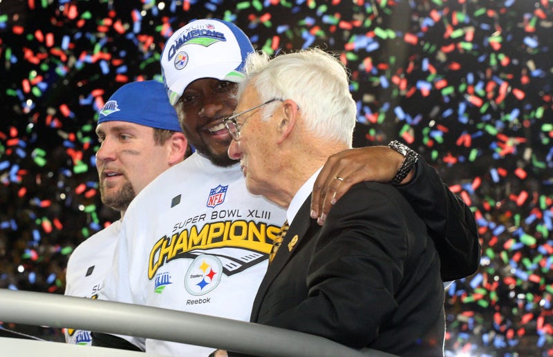 Mike Tomlin with Dan Rooney and Ben Roethlisberger after Super Bowl win