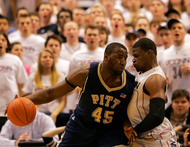 DeJuan Blair dribbling vs UConn