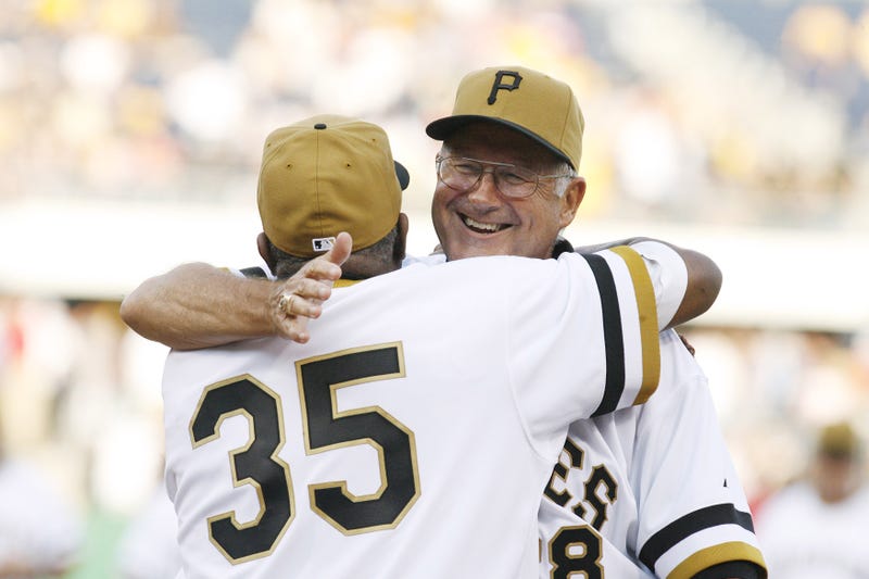 Steve Blass hugging Manny Sanguillen