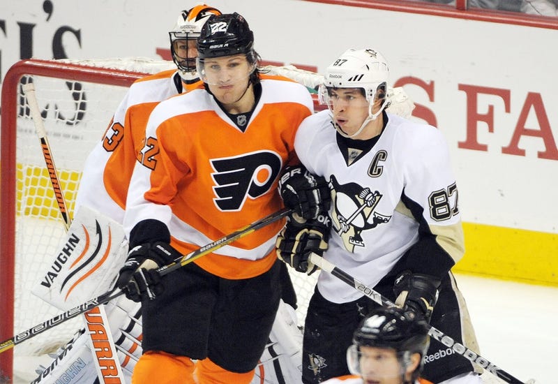 Luke Schenn against Sidney Crosby with Flyers