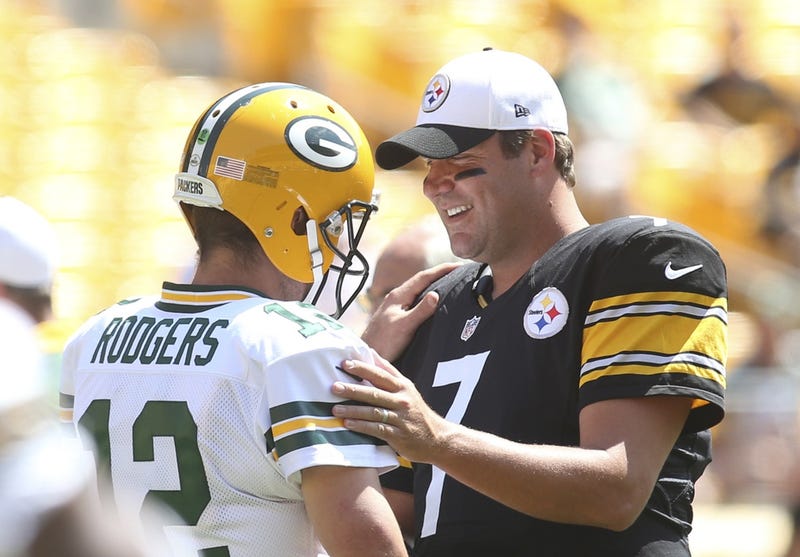 Ben Roethlisberger Aaron Rodgers greeting each other