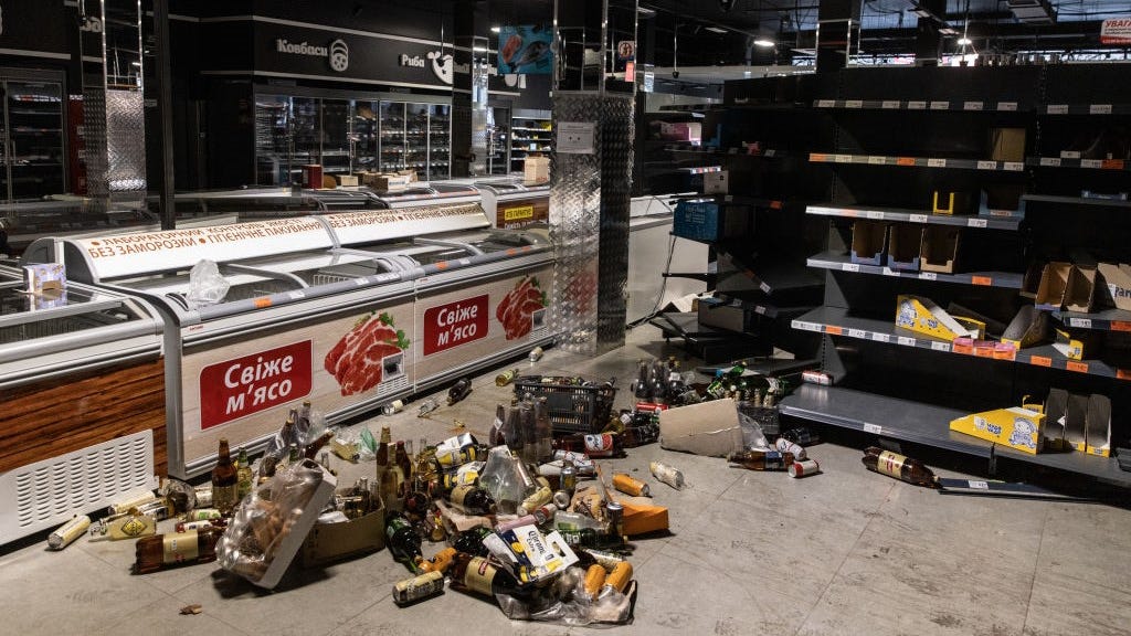 Ukrainian mayor issues plea to try to stop looters