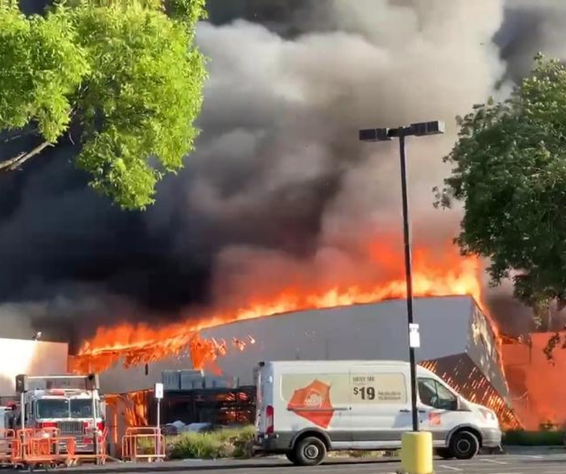 At around 5:30 p.m. Saturday, a large plume of thick, black smoke was seen rising from the building on the 900 block of Blossom Hill Road in South San Jose.