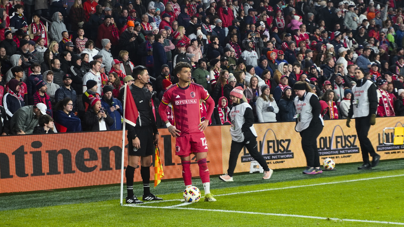 Corner from the right, (St. Louis CITY SC). Executed by Célio Pompeu.