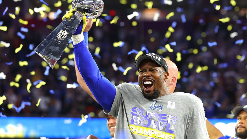 Von Miller signing with Bills on six-year, $120M deal