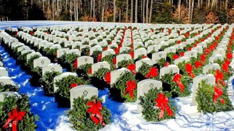 Wreaths Across America plus a service dog? Yes, please!