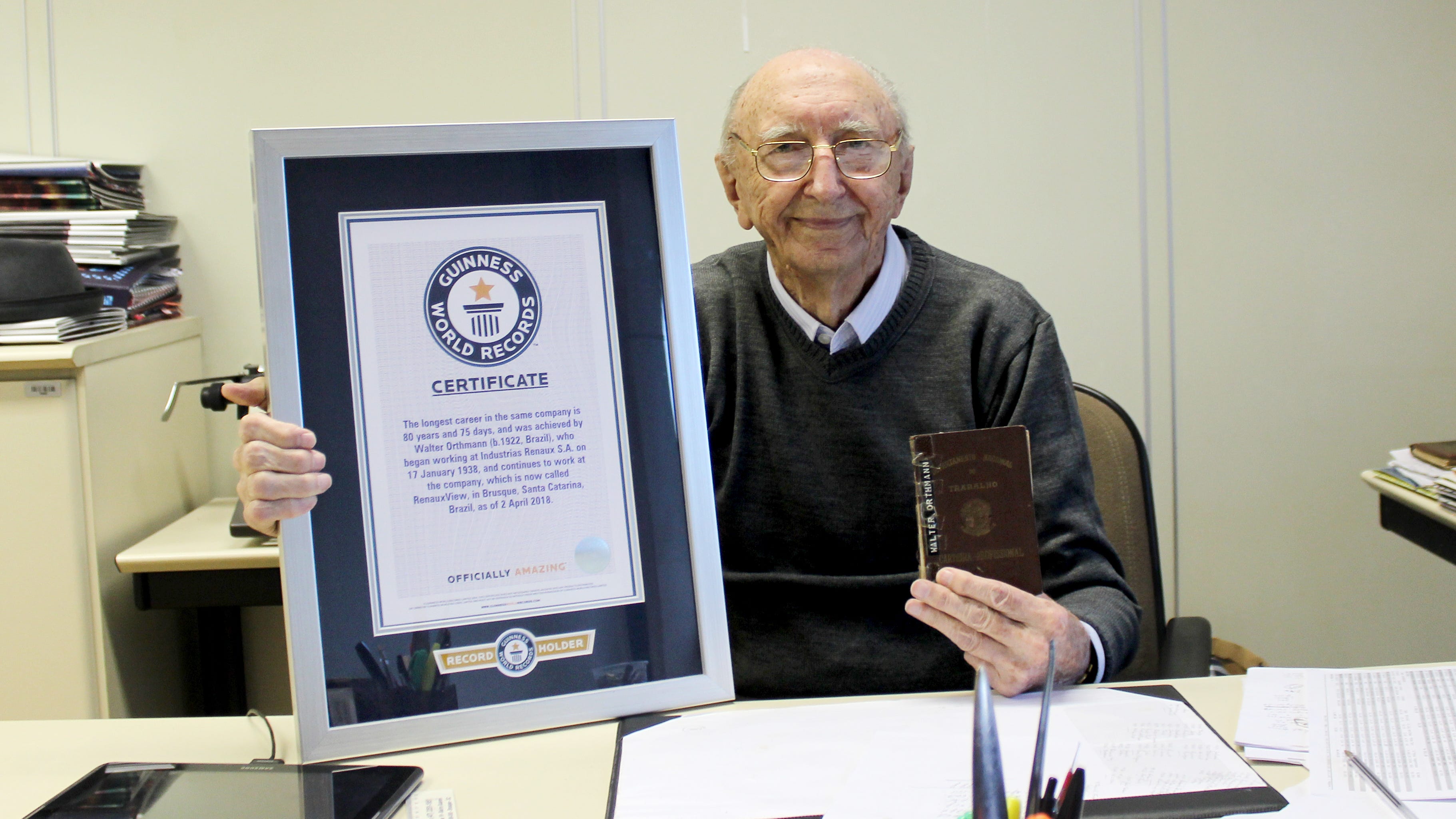 100-year-old man sets the record for longest tenure at one company