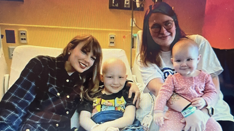 Taylor Swift visits child battling cancer