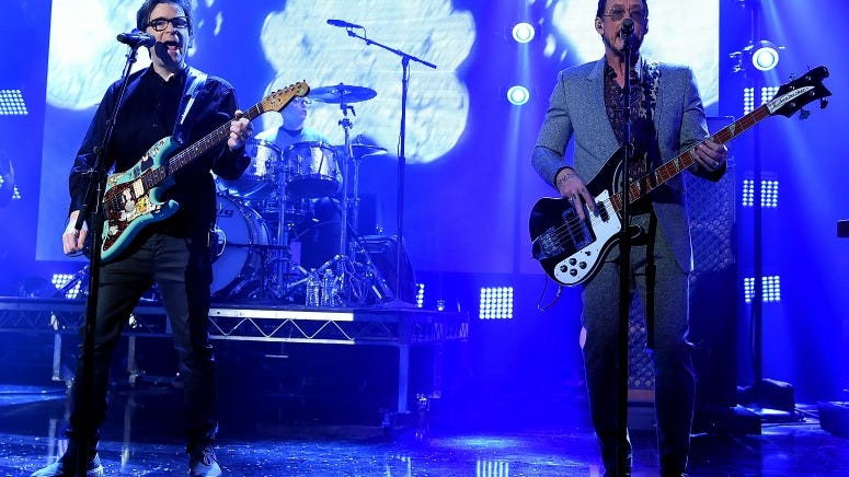 Weezer Does a Barbershop Quartet Version of "Buddy Holly" on 'The Tonight Show'