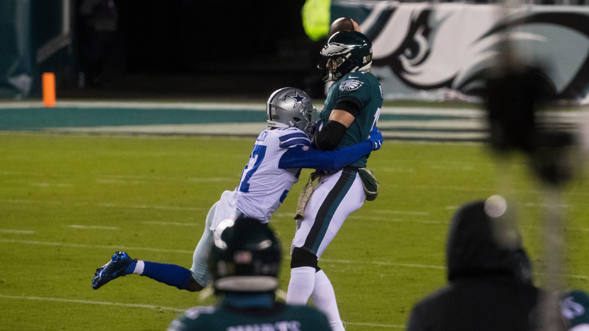 Carson Wentz is bad, so what should the Eagles do now?