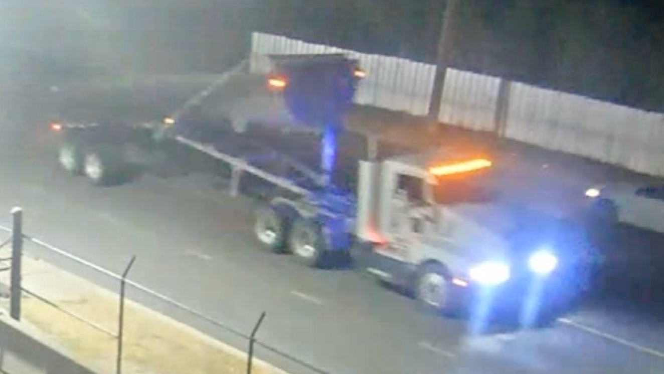 White Settlement Police seek driver who destroyed a traffic signal