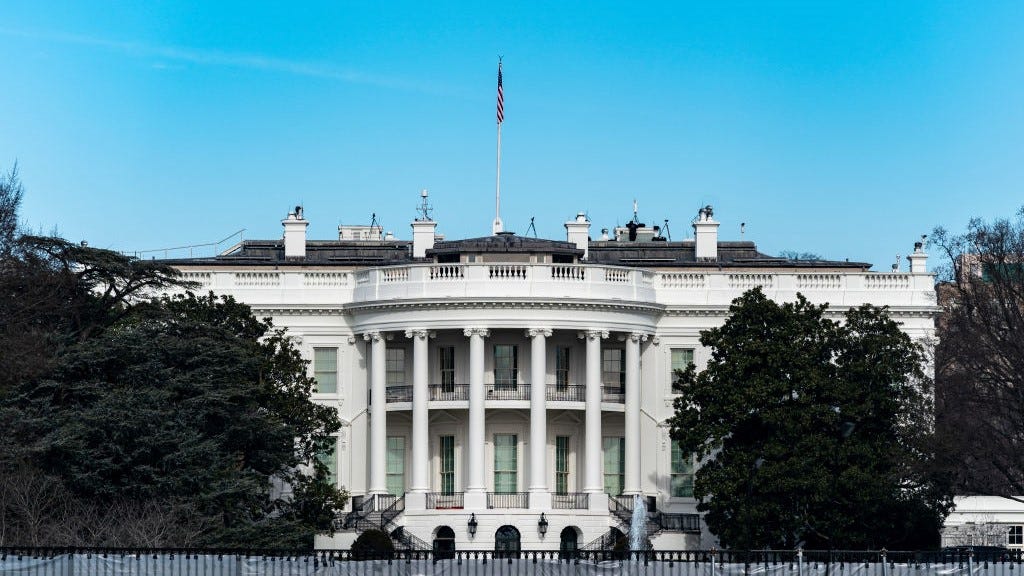 White House to begin paying interns this fall