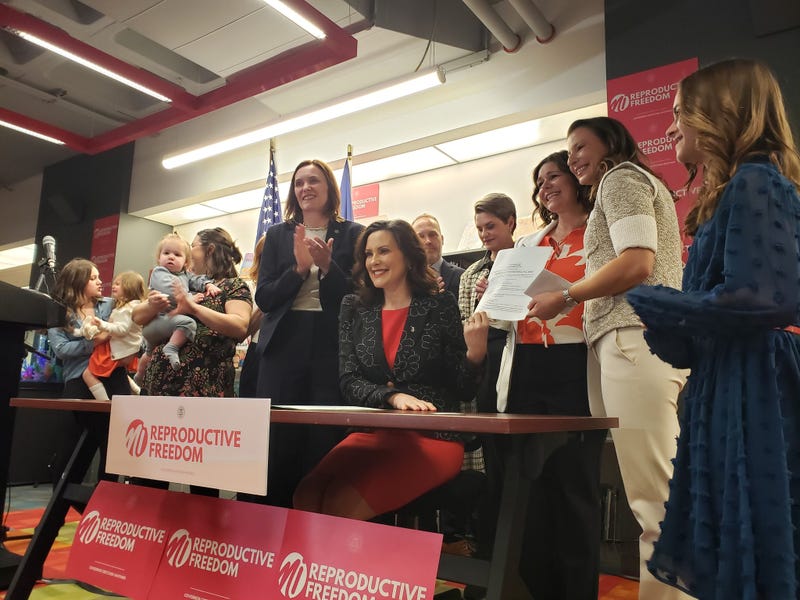 Whitmer signs bills in Royal Oak