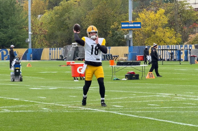 Will Howard throwing in practice