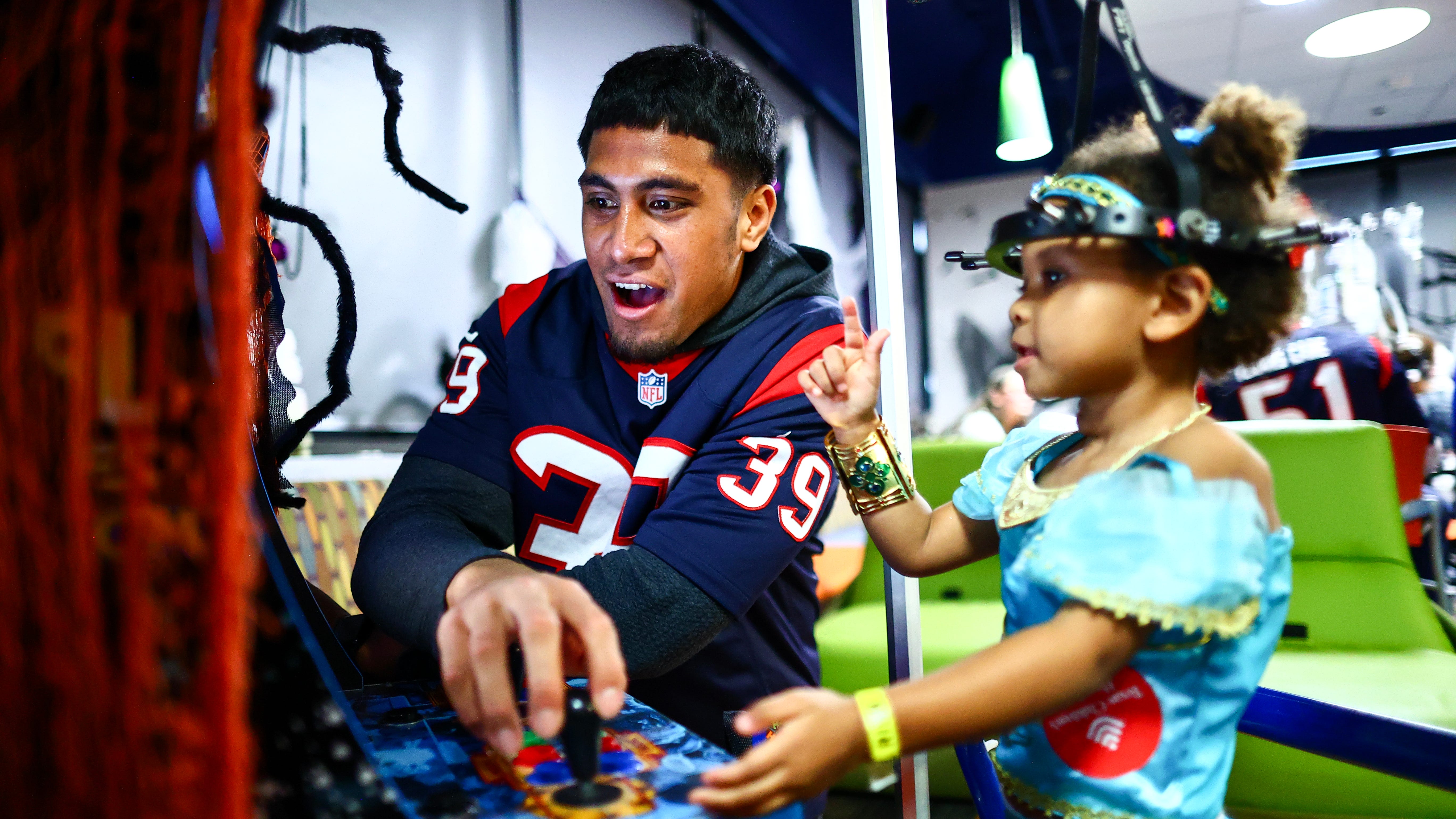 Texans rookies celebrate Halloween at Texas Children's Hospital