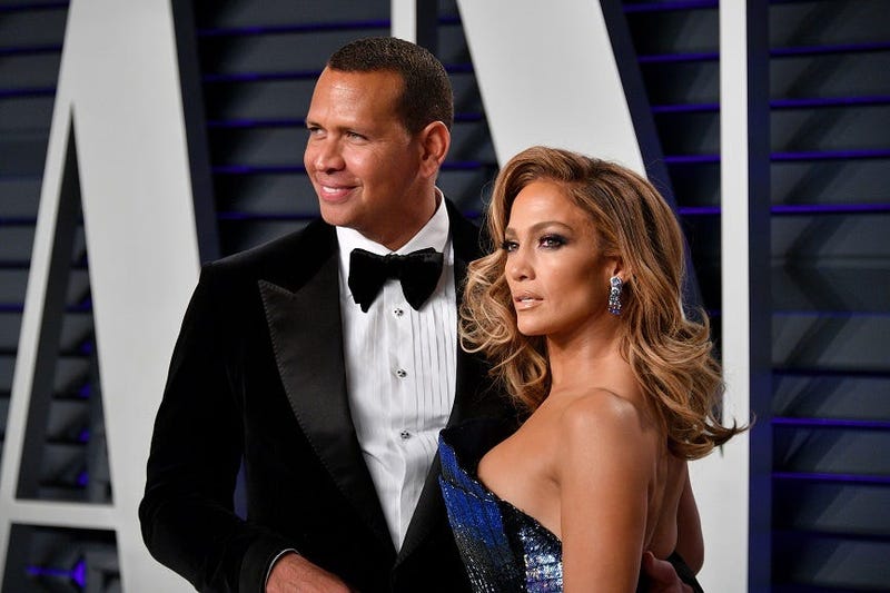  Alex Rodriguez (L) and Jennifer Lopez attend the 2019 Vanity Fair Oscar Party