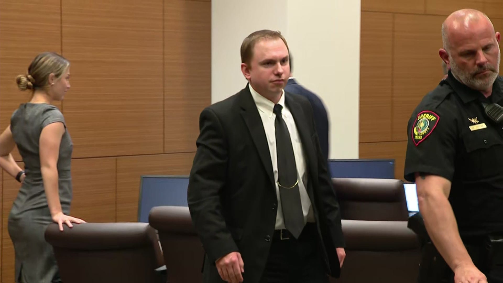 Aaron Dean murder trial to stay in Tarrant County, judge rules