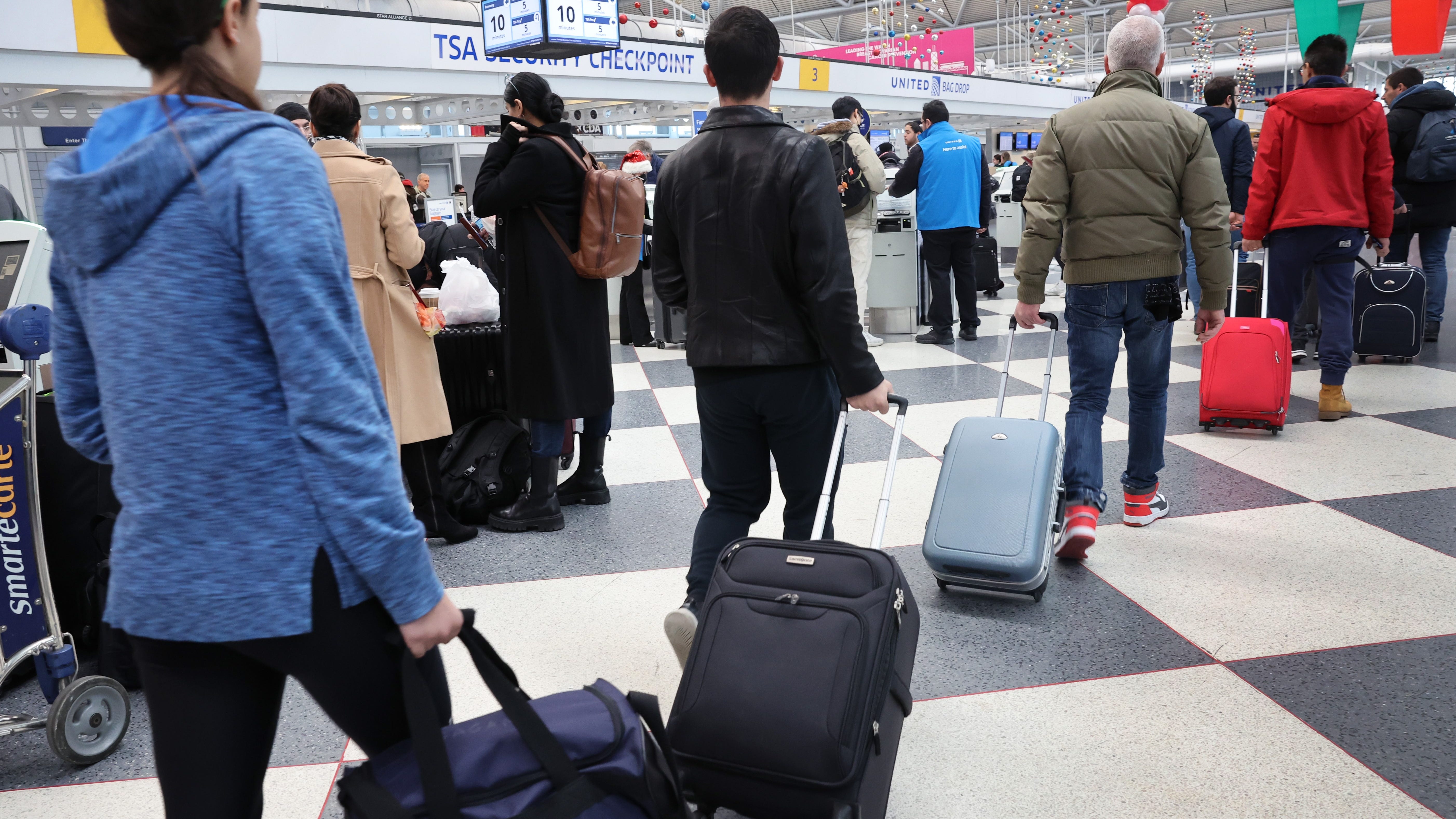Surges of travelers expected at Chicago airports starting this weekend