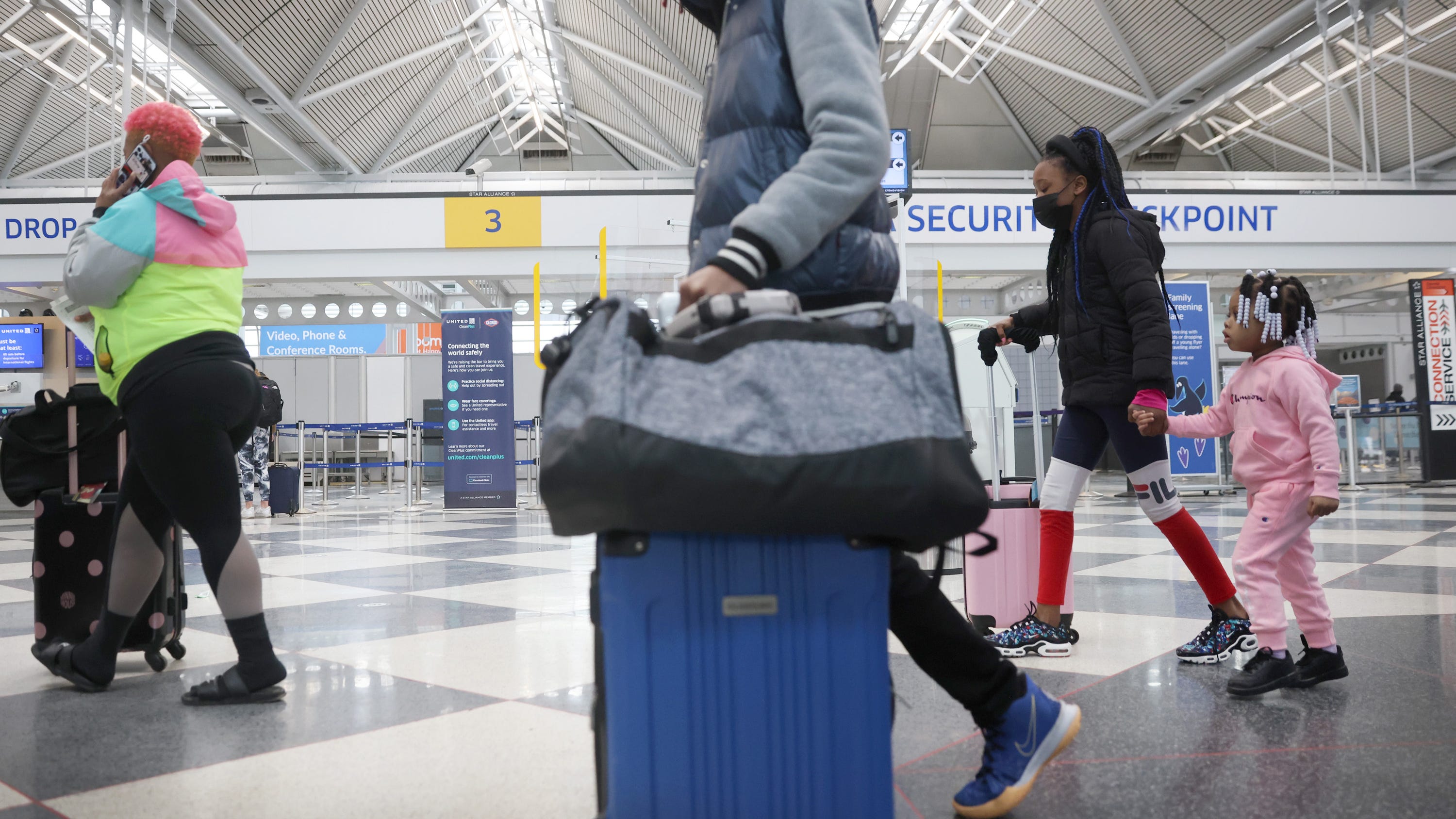 CDC says fully vaccinated people can travel in the US