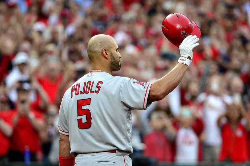 Pujols visits Busch
