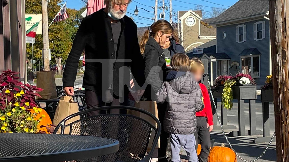 NEW PHOTOS: Alec Baldwin spotted with wife, kids in small VT town after fatal shooting