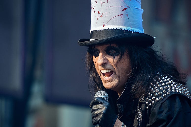 Alice Cooper, Classic Rock, KGON-FM