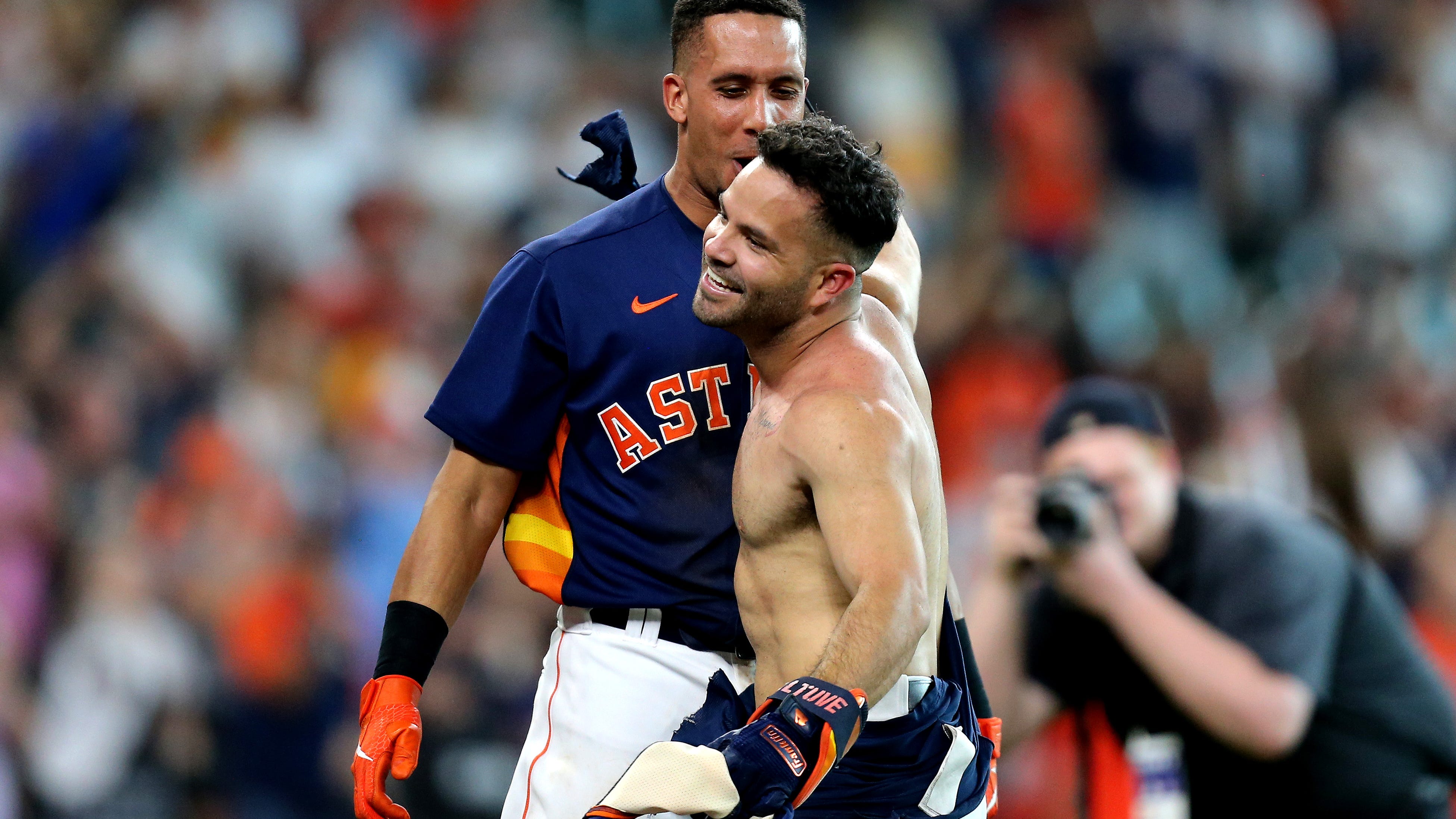 Jose Altuve silences Yankee trolls with walk-off home run as Astros rip his shirt off
