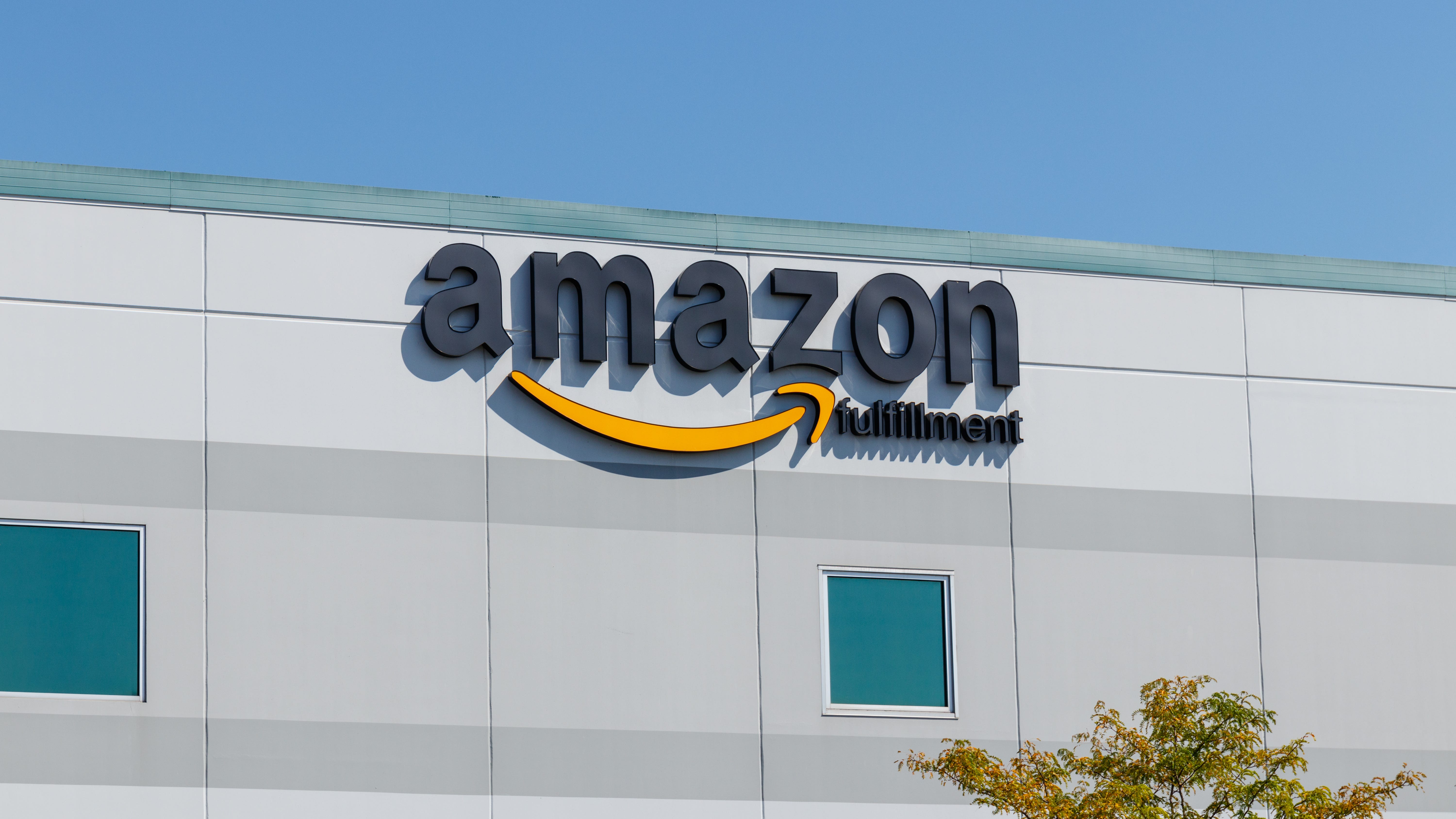 Amazon warehouse employees in Joliet complain about hostile work environment