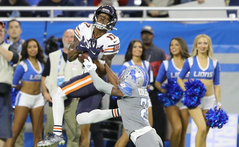 Bears receiver Anthony Miller (17) hauls in a catch as Lions cornerback Justin Coleman defends.