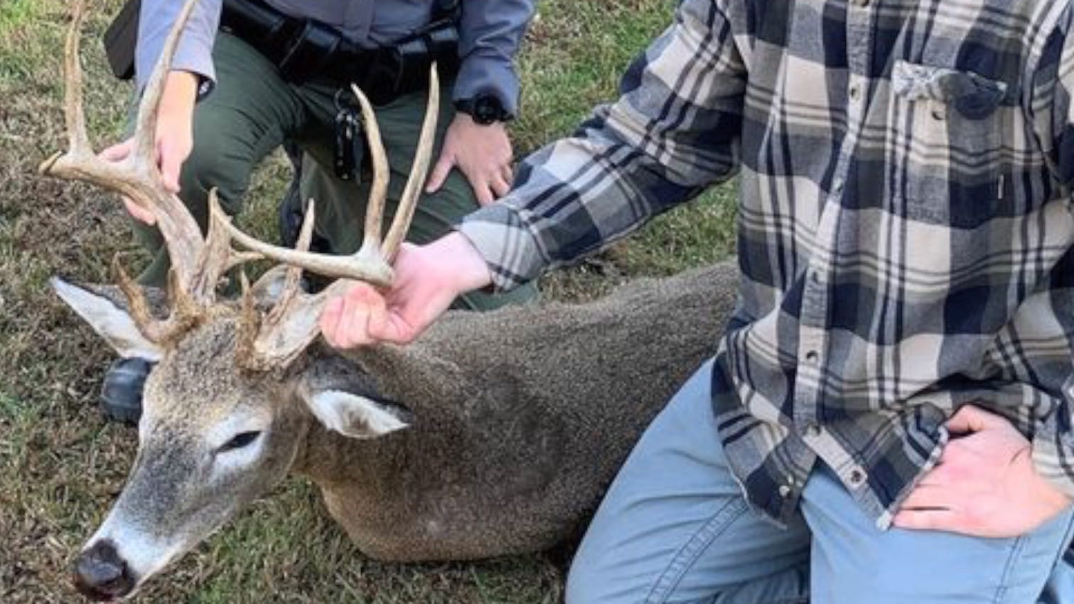 PHOTO: Hunter bags incredibly rare 16-point 'antlered doe'