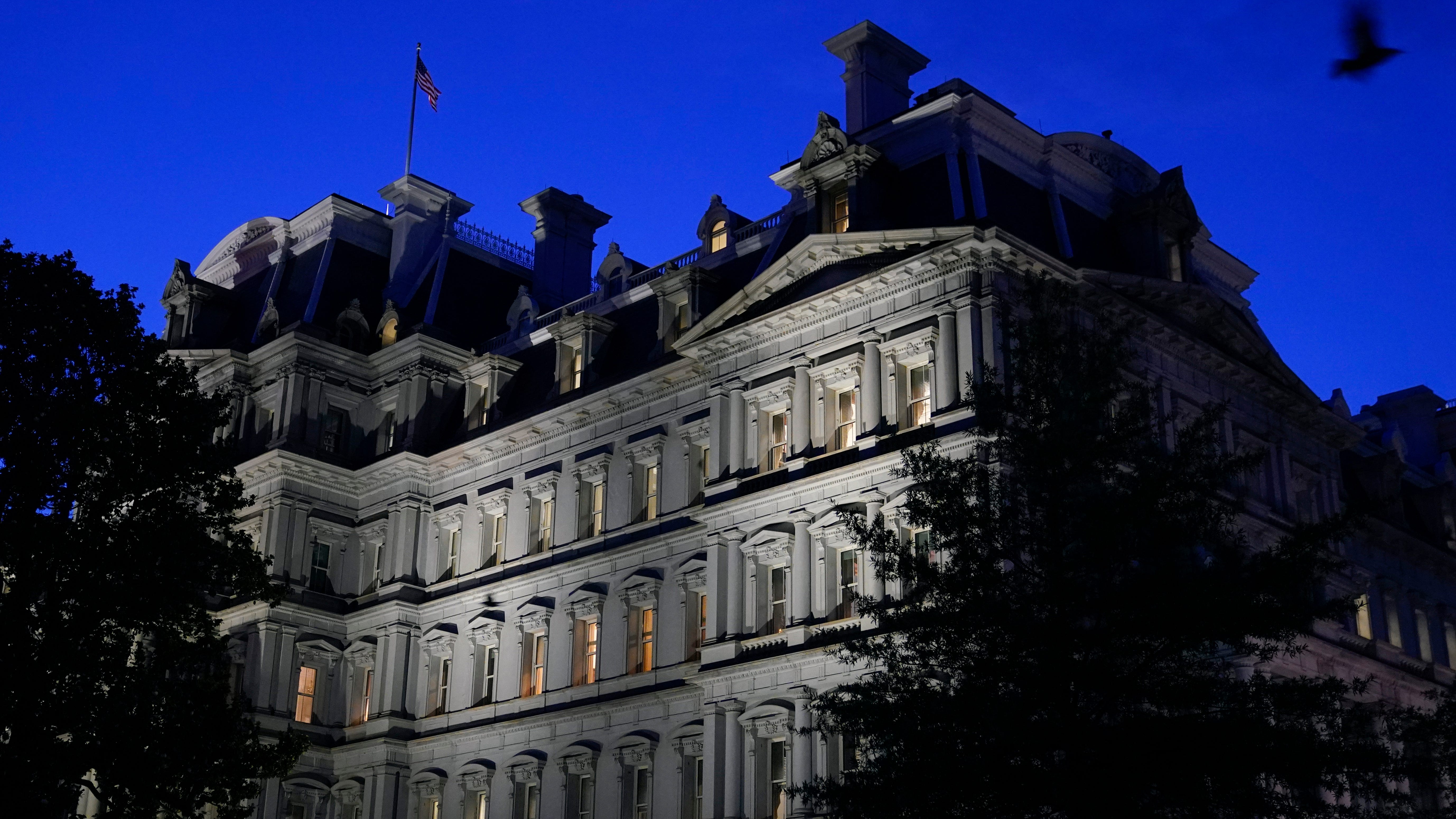 Fire breaks out at building near White House, no injuries