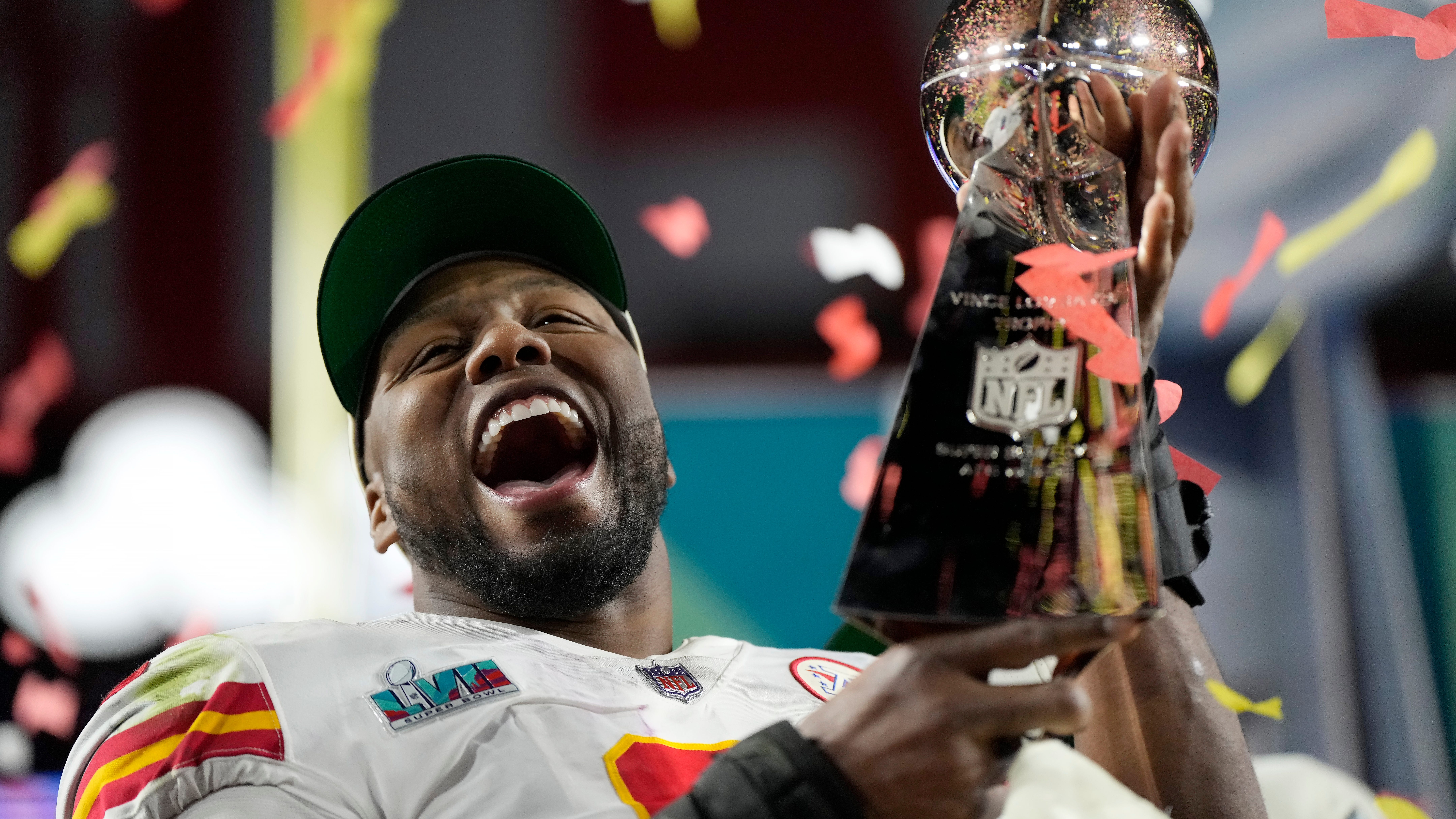 Super Bowl magic: Mahomes, Chiefs beat Eagles 38-35