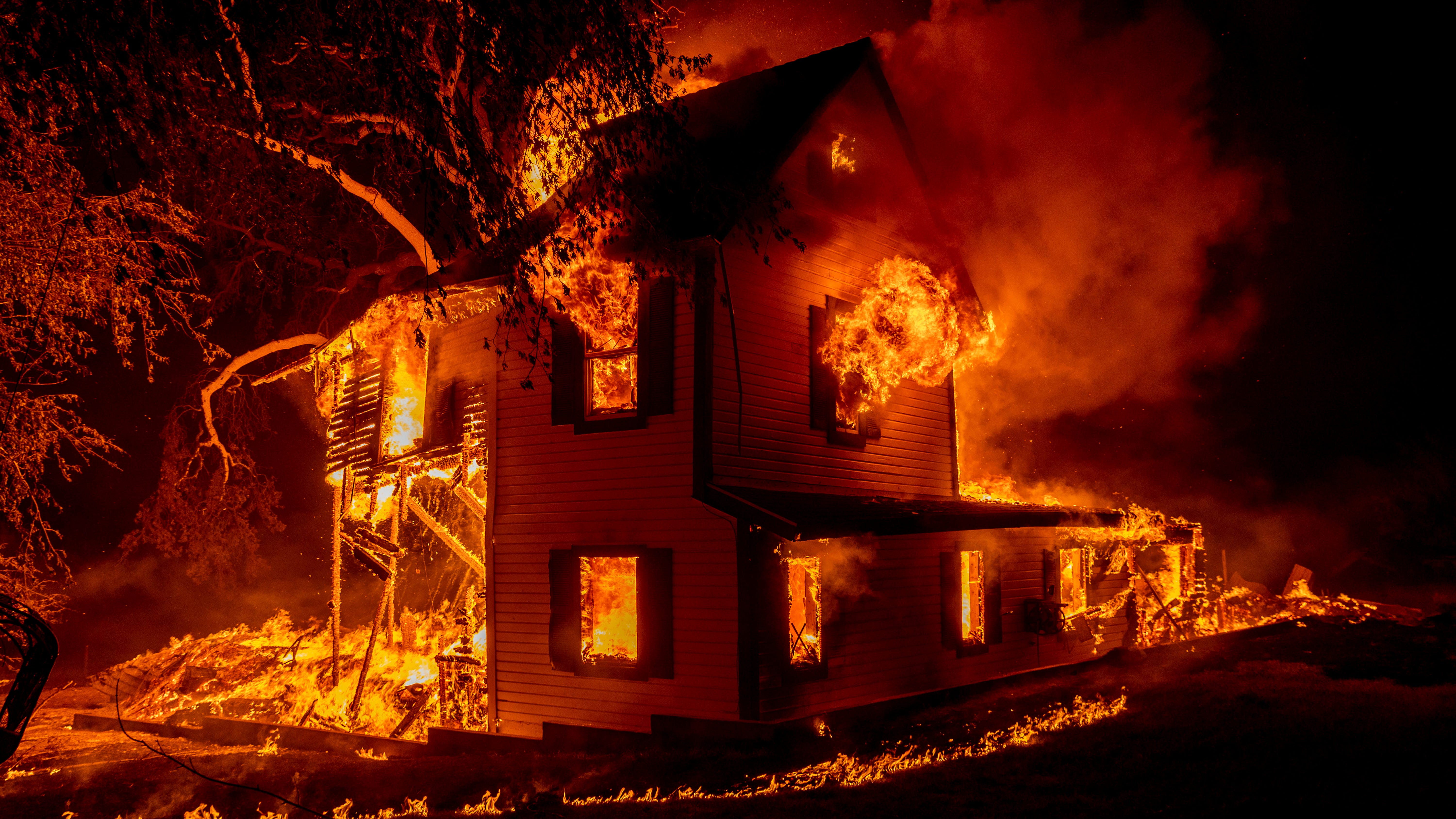 Winds drive nation's largest wildfire toward California city