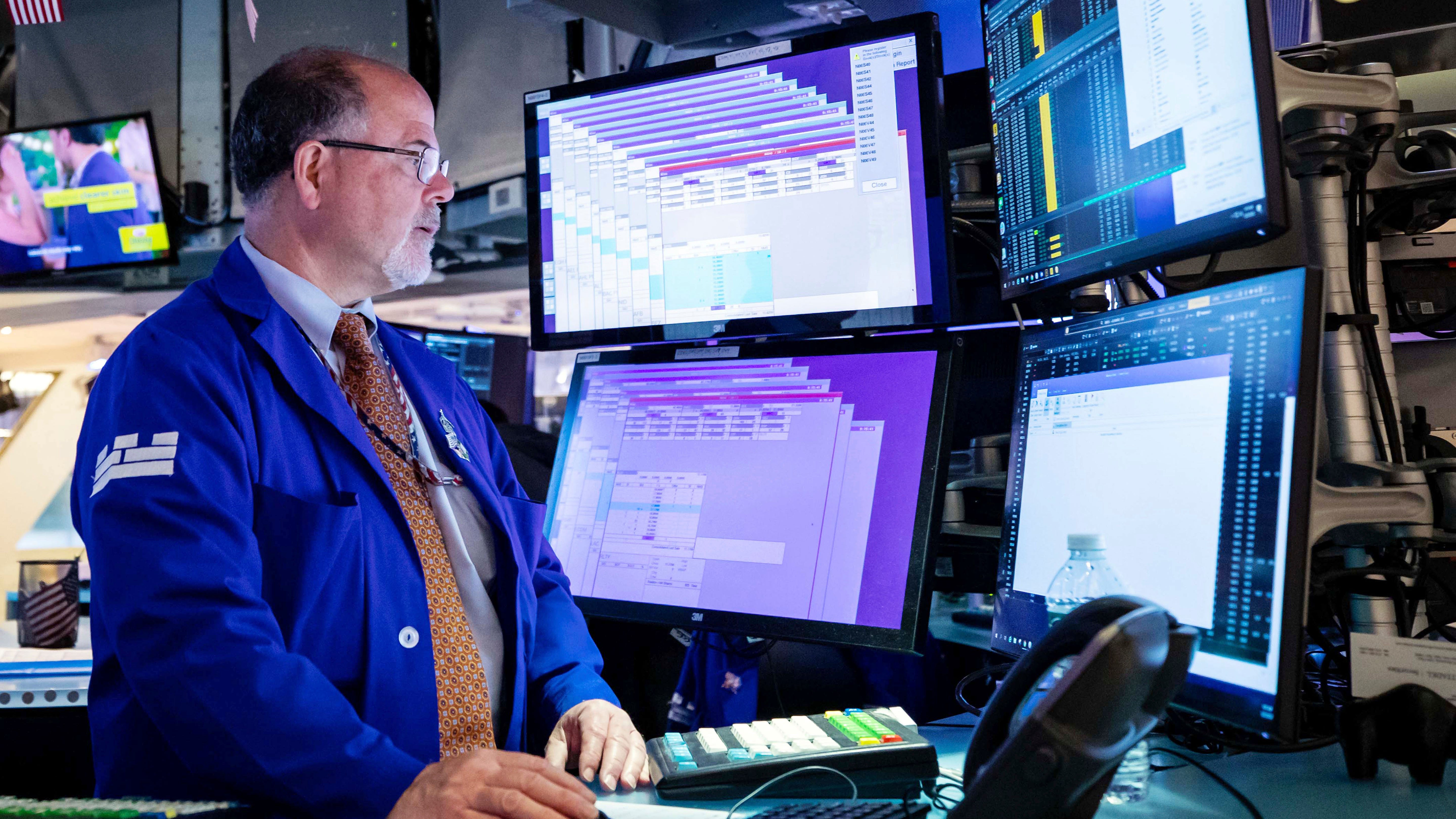 US stocks gain ground following 7 straight weeks of losses