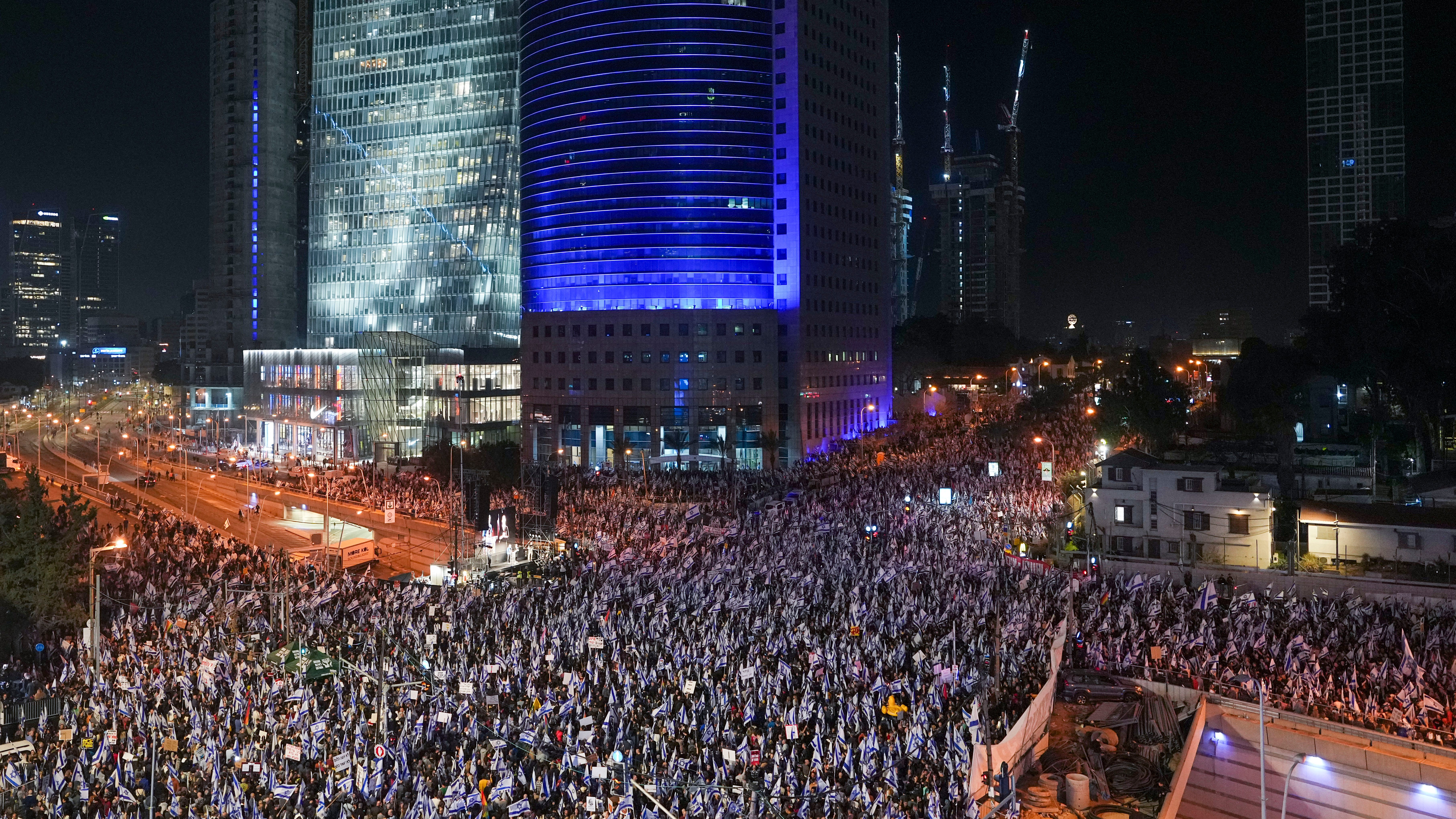 Israelis protest legal overhaul plans for 9th week