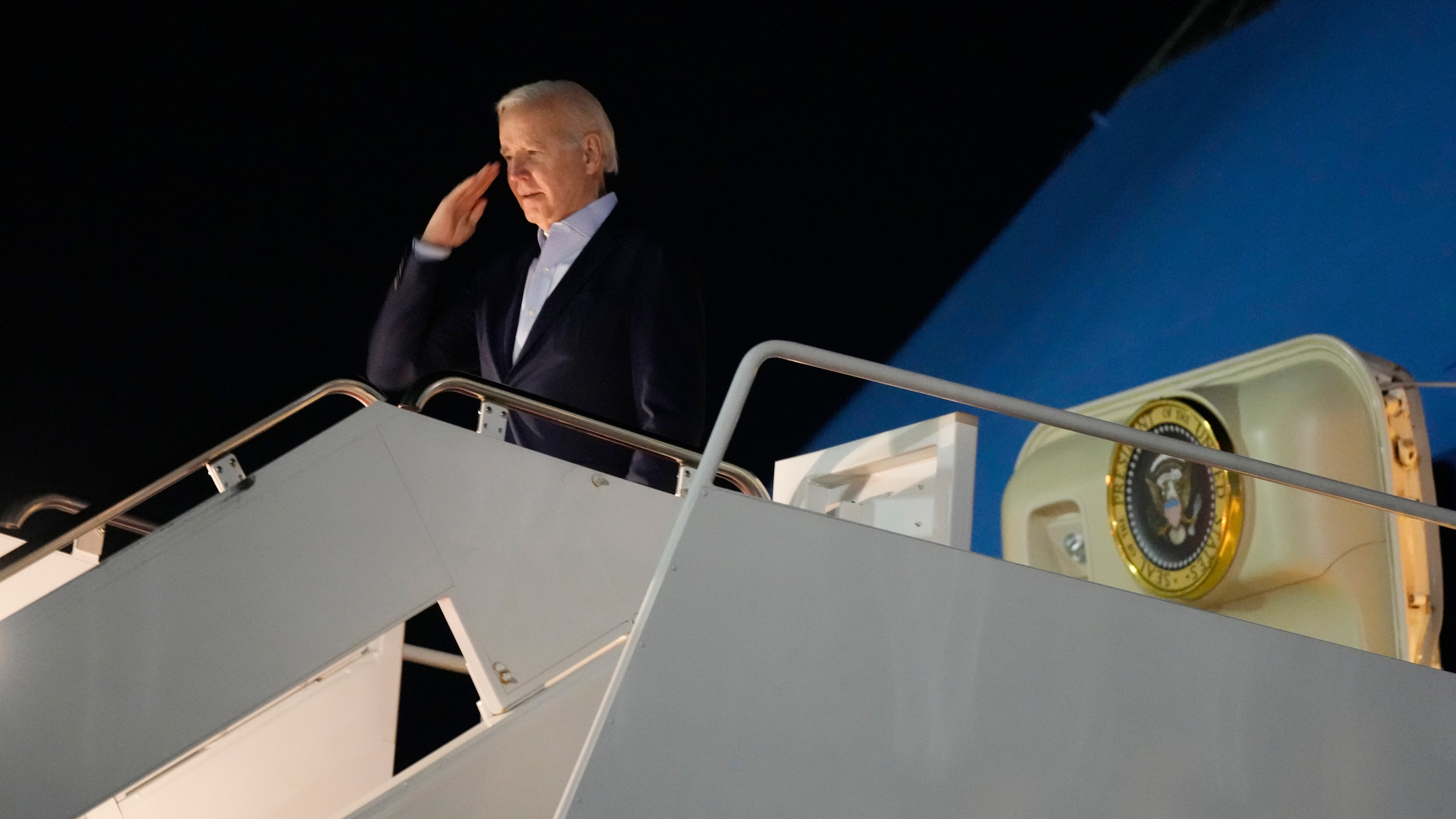 Biden arrives in US Virgin Islands to relax between holidays