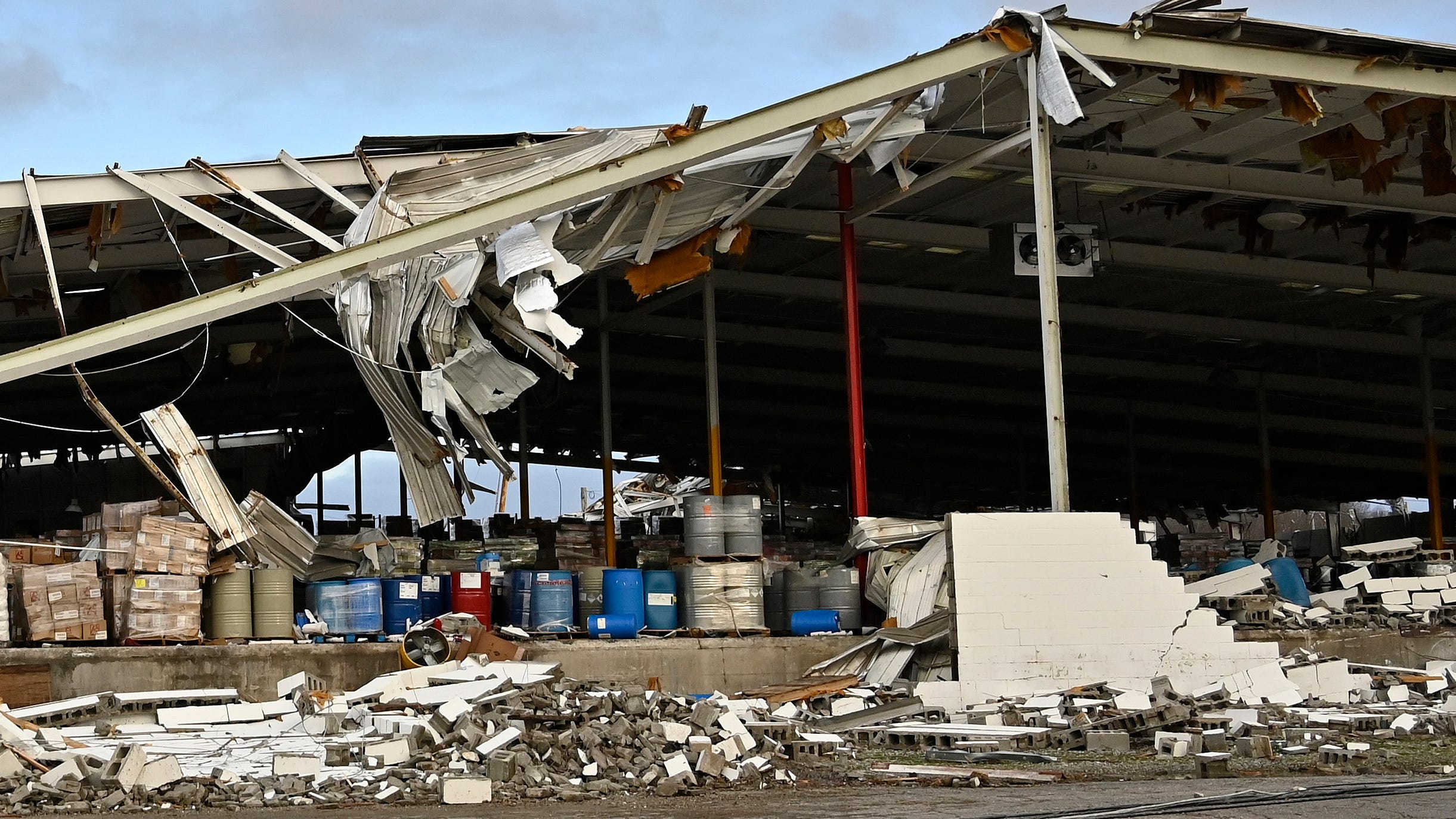 Kentucky governor: At least 70 people feared dead in storms