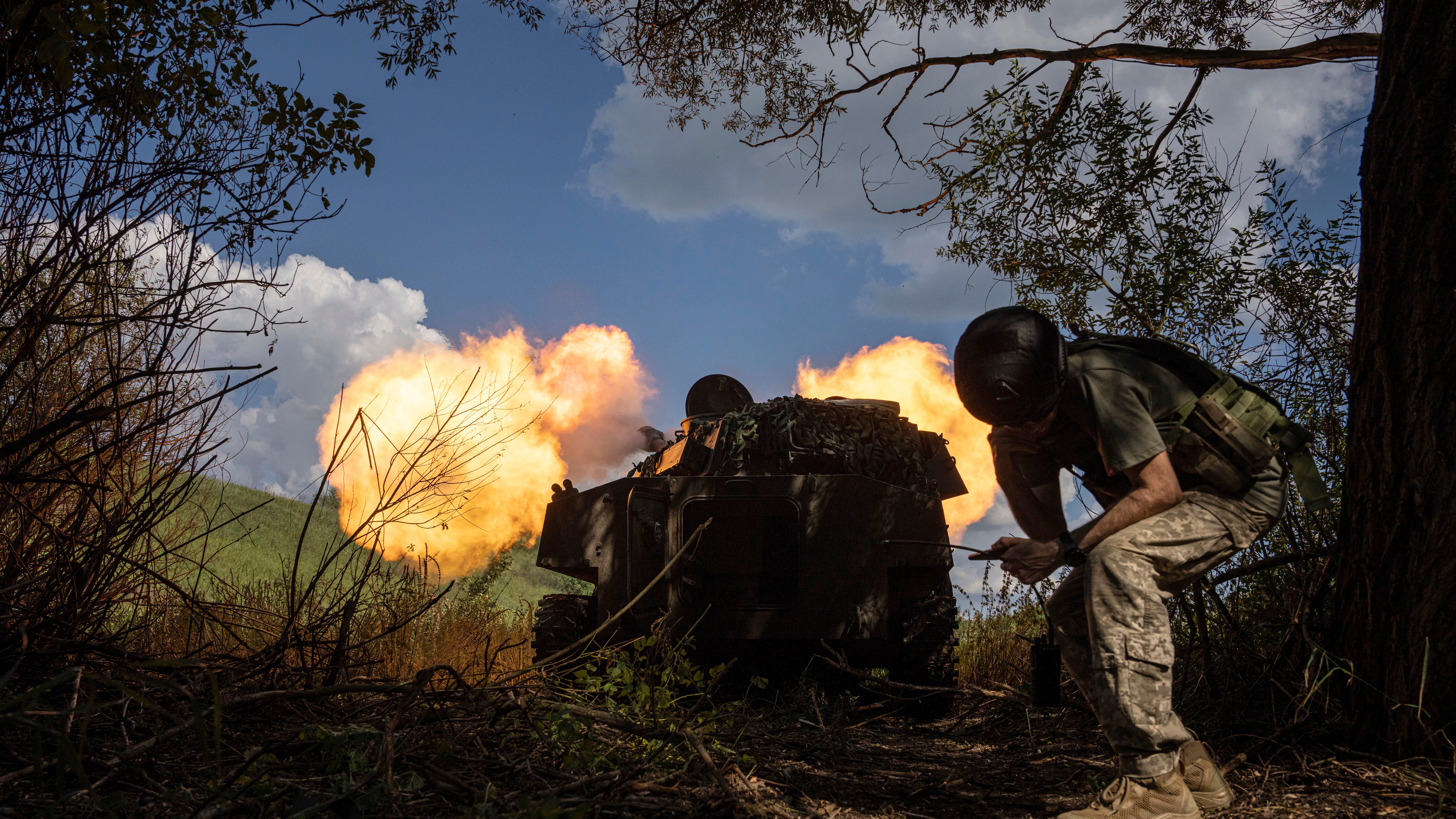 US rocket system enables Ukraine to pummel key supply bridge
