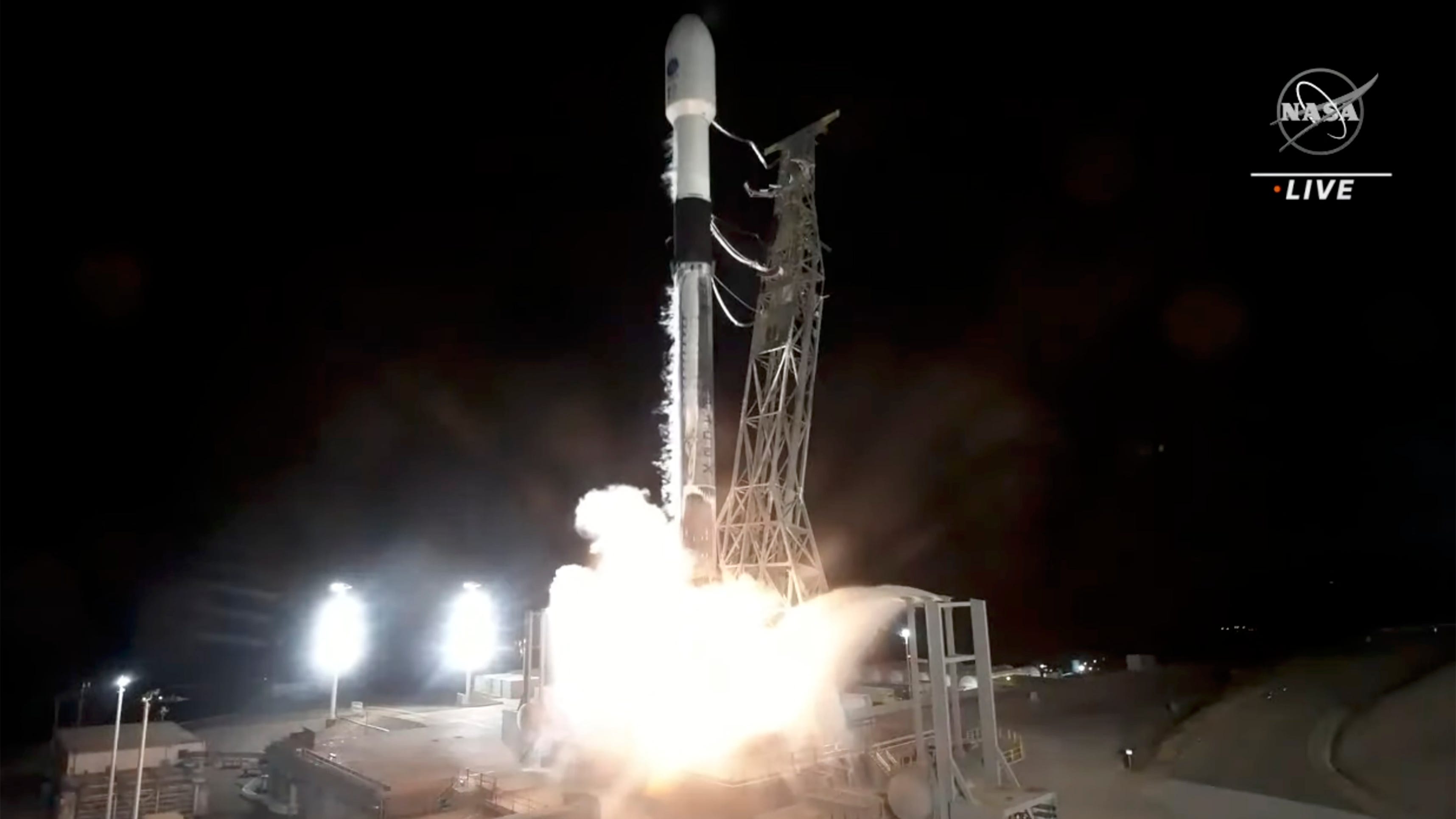 Satellite launched to map the world's oceans, lakes, rivers