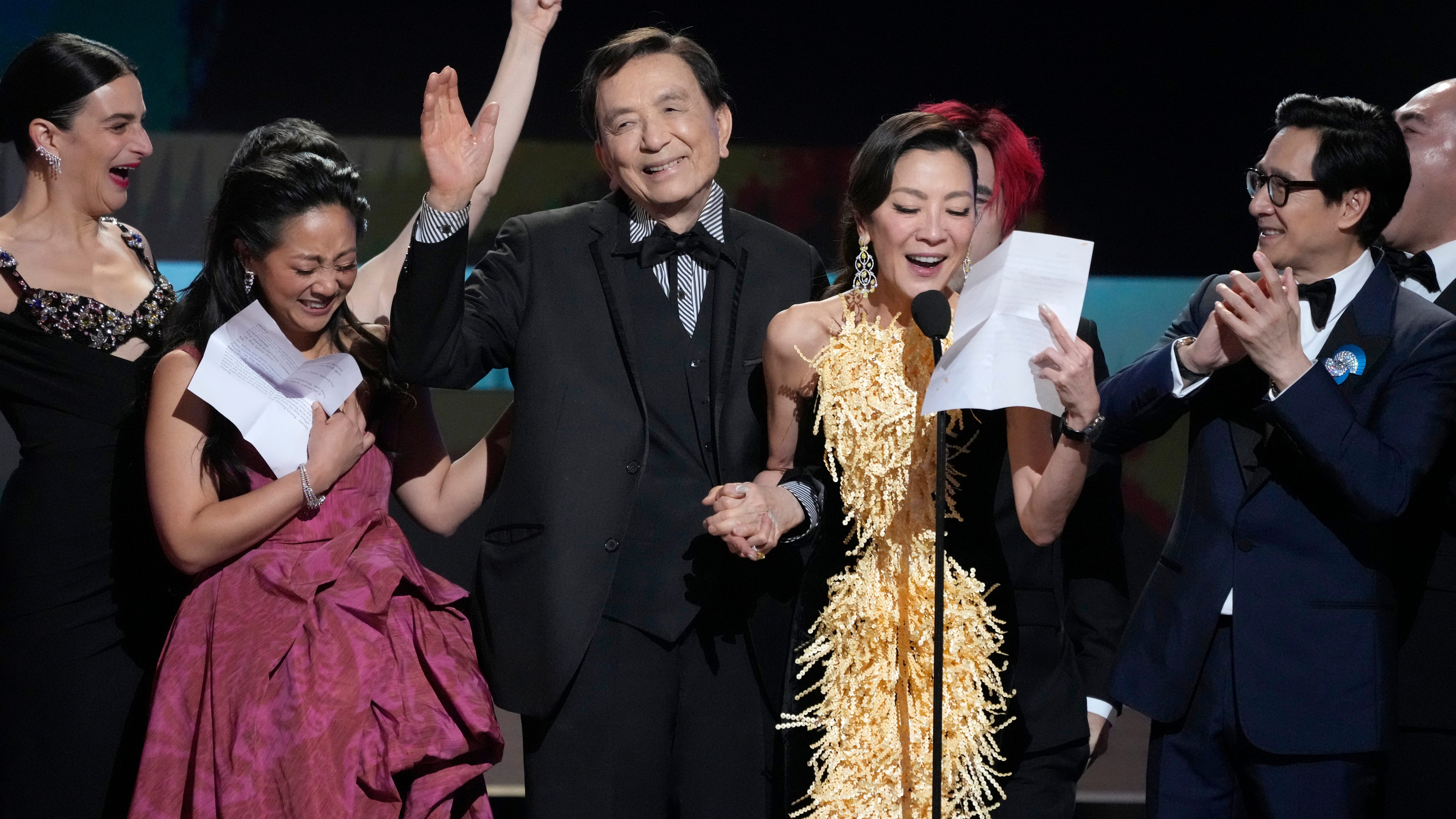 Ensemble, assemble! 'Everything' cast celebrates SAG triumph