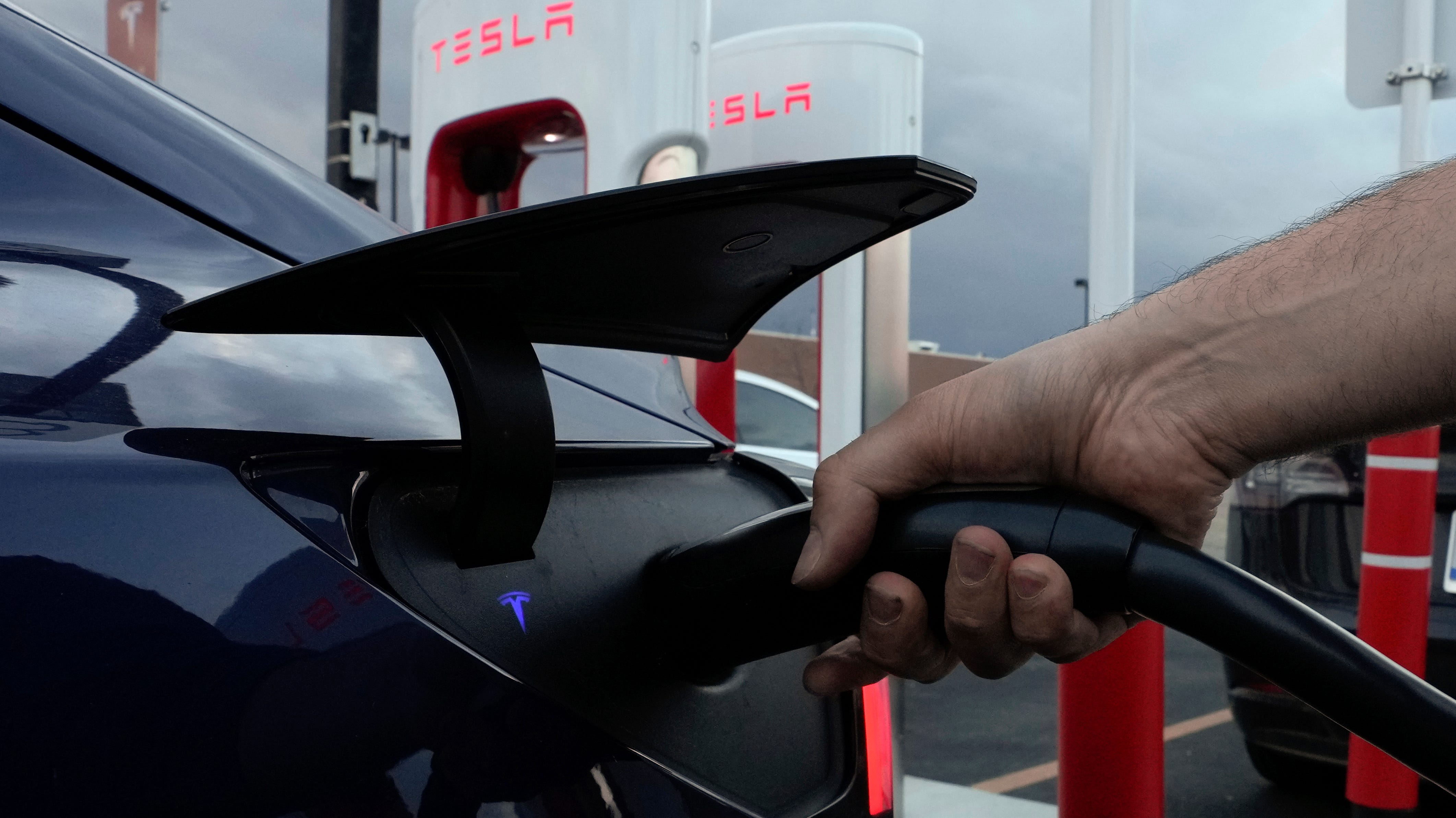 4 in 10 say next vehicle may be electric: AP-NORC/EPIC poll