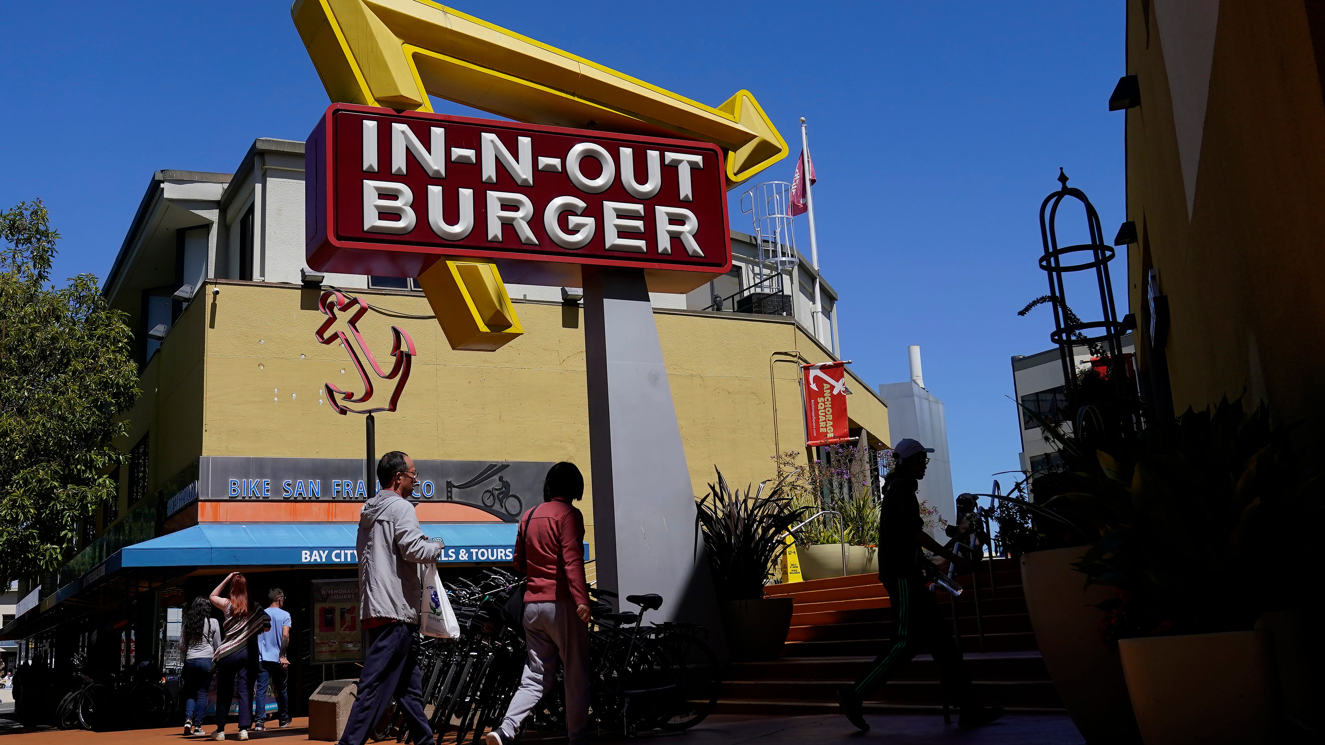 California weighs rules giving fast food workers more power