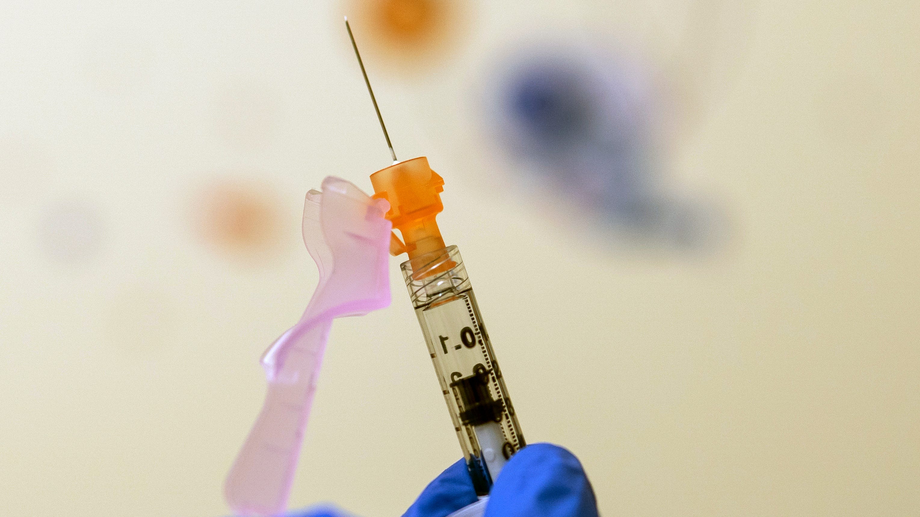 US urges Pfizer to apply for under-5 COVID shots