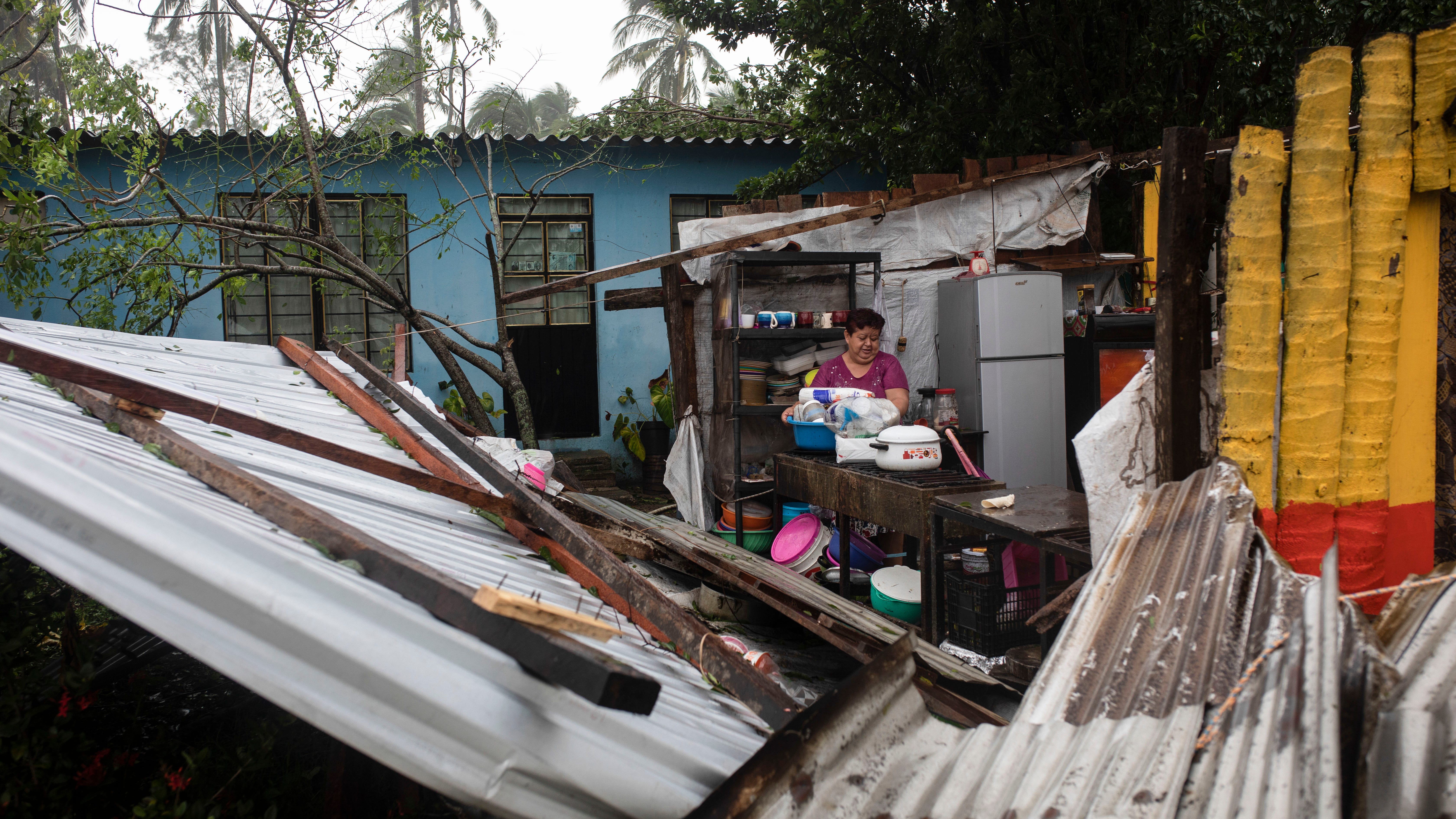 Hurricane Grace hits Mexico's Gulf coast, dissipates; 8 dead