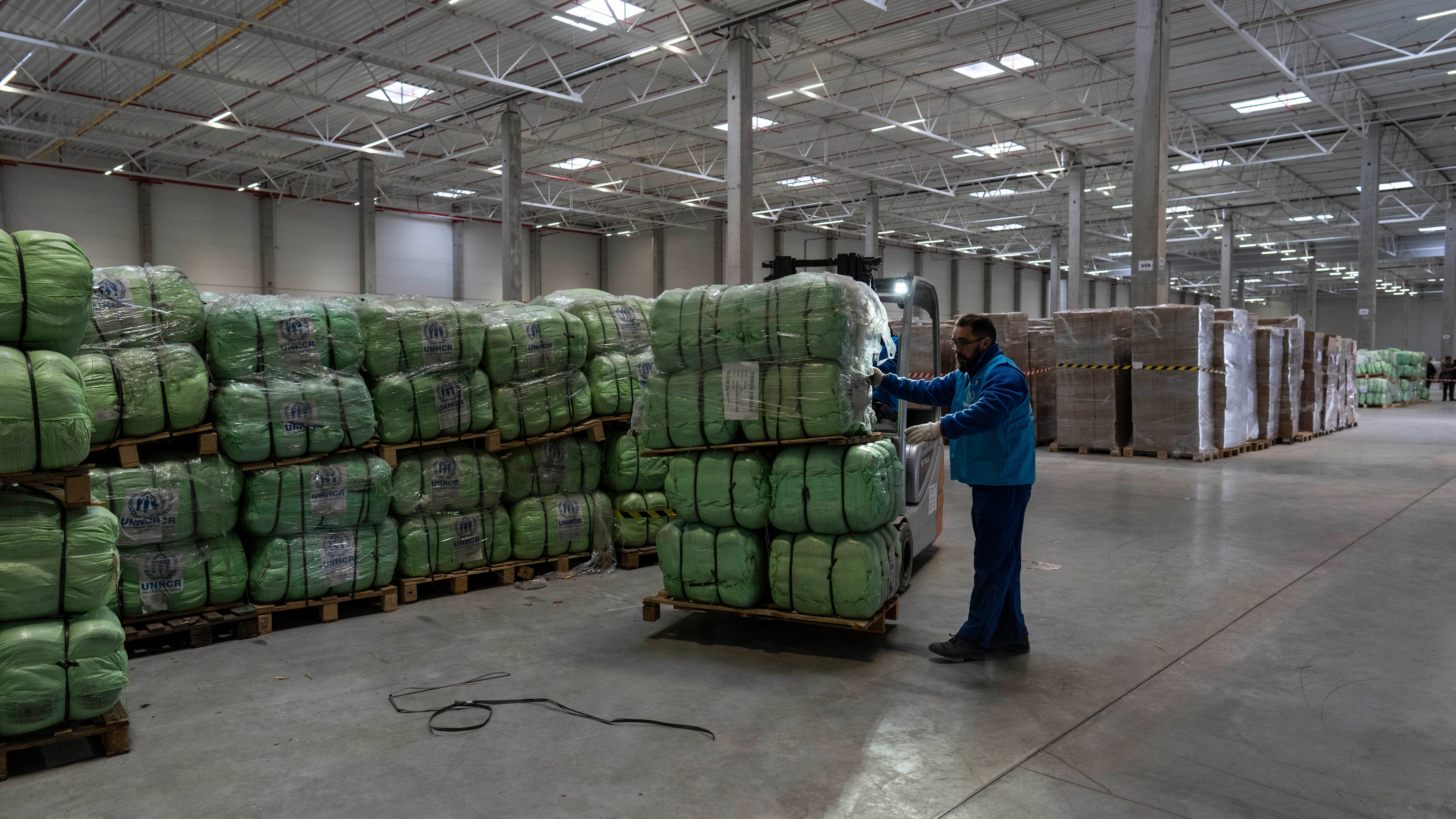 As crisis in Ukraine grows, aid agencies rush in supplies