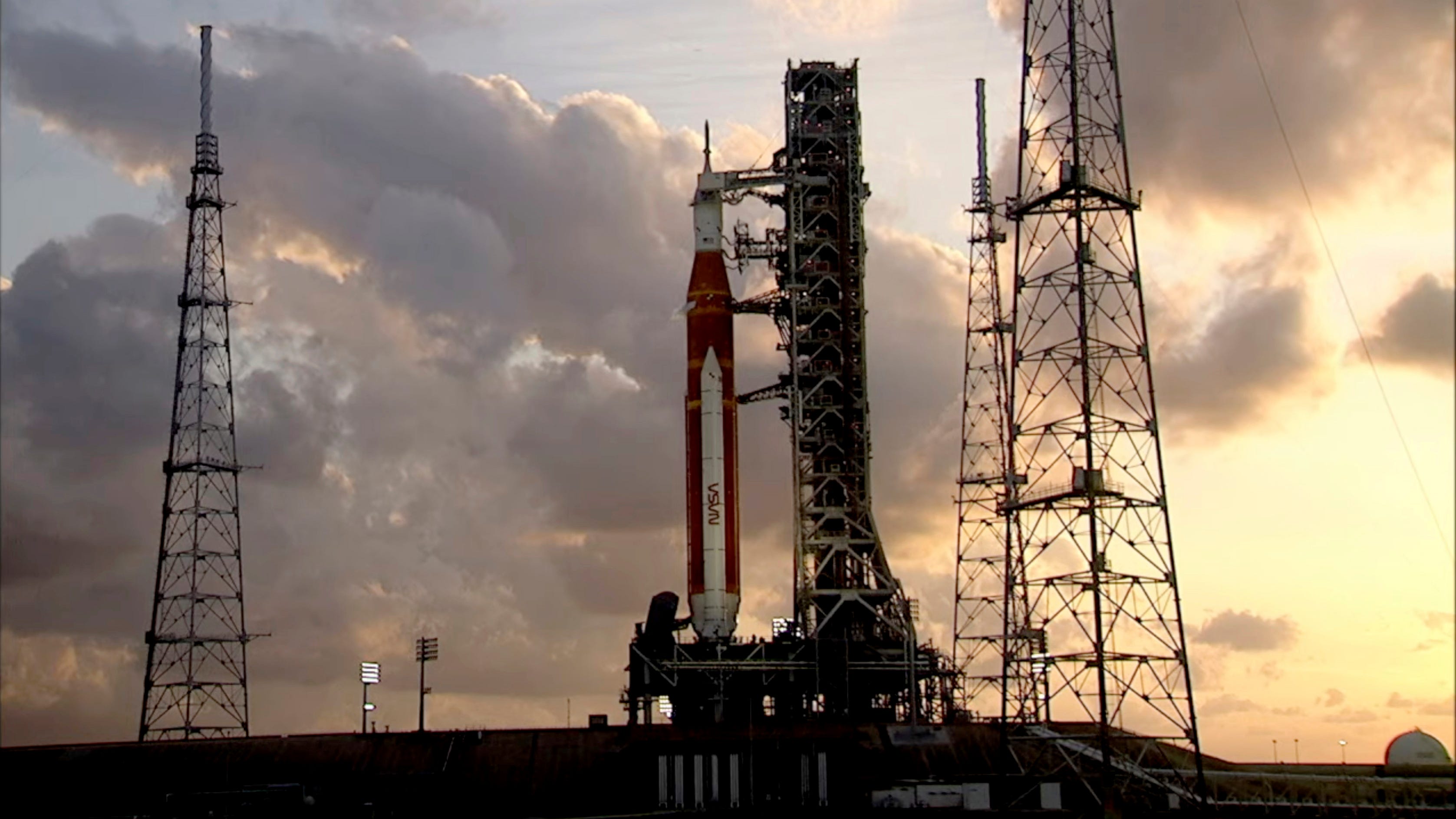 NASA wraps up moon rocket test; to set launch date after fix