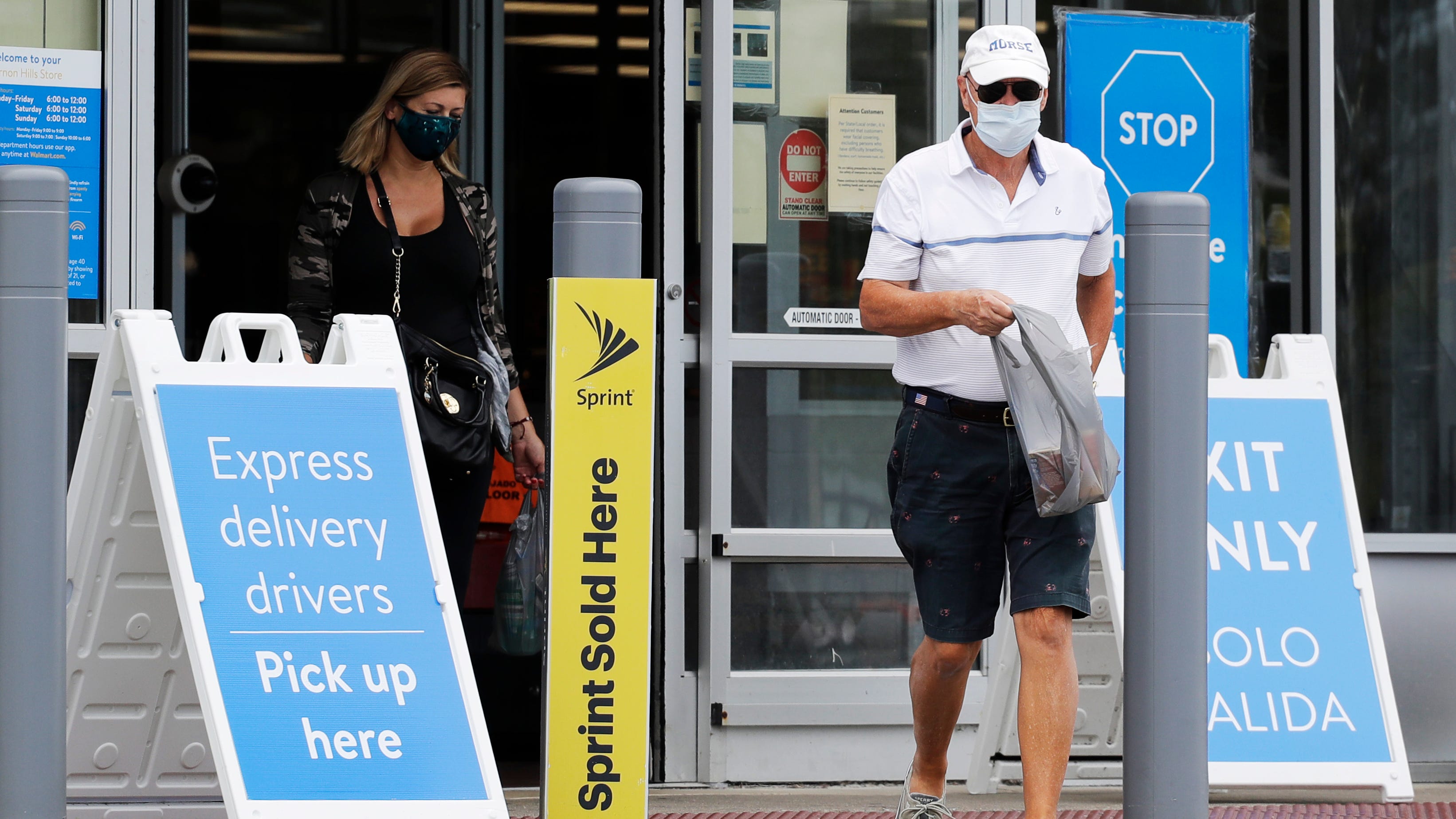 Walmart mandates vaccines for workers at headquarters