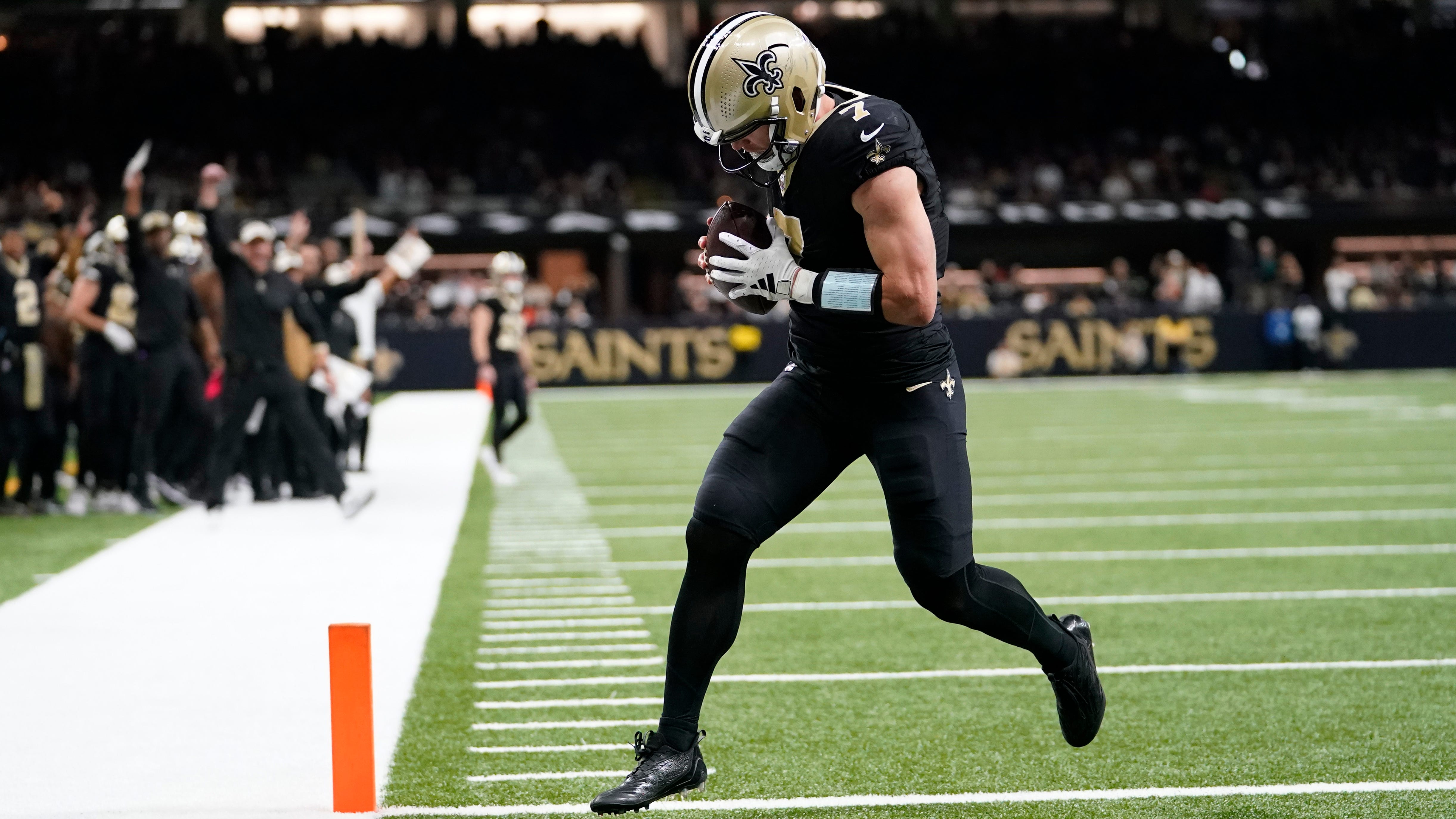 Taysom Hill's TDs receiving and passing, Paulson Adebo's takeaways lift Saints past Bears 24-17